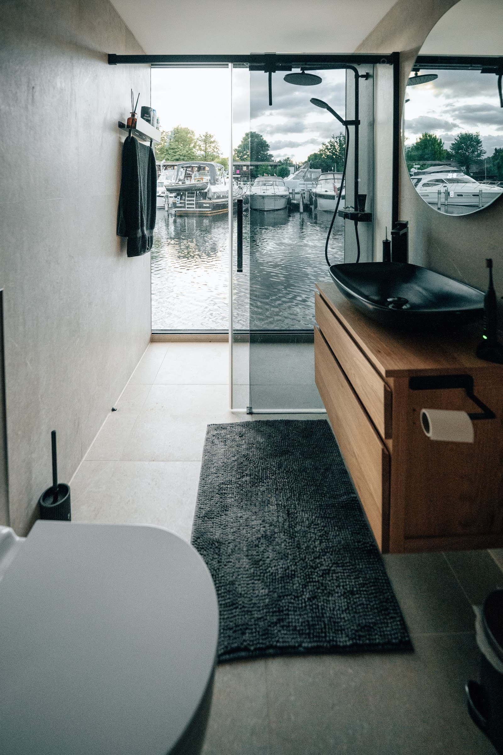 Bad mit Seeblick