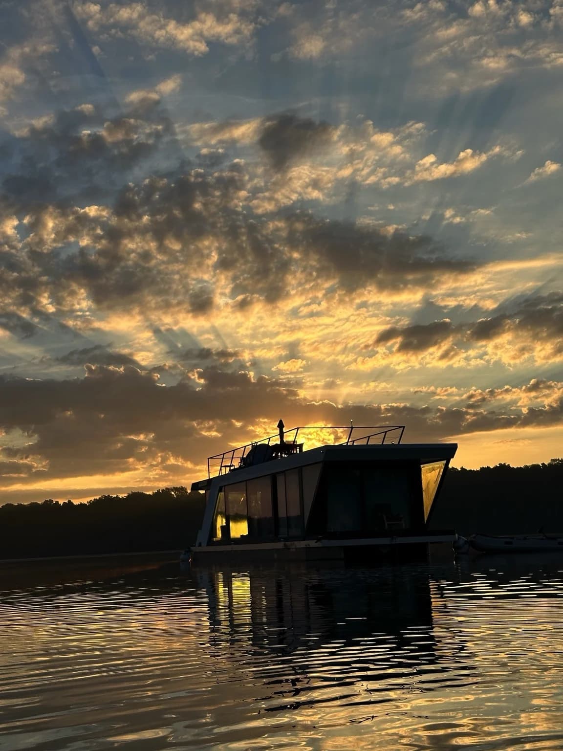Außenansicht der Shared Horizon Eventlocation am Wasser, Berlin-Schmöckwitz